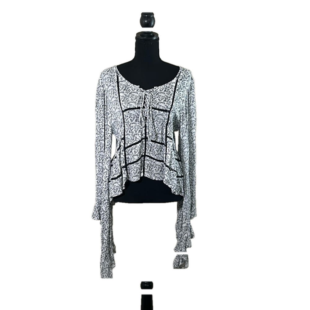 Chaudry Black & White Boho Floral Blouse w/ Long Flowing Sleeves & Front Tie